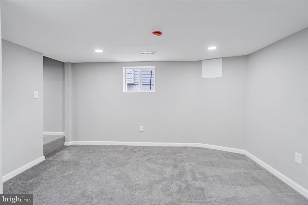 3223 Chesley Ave