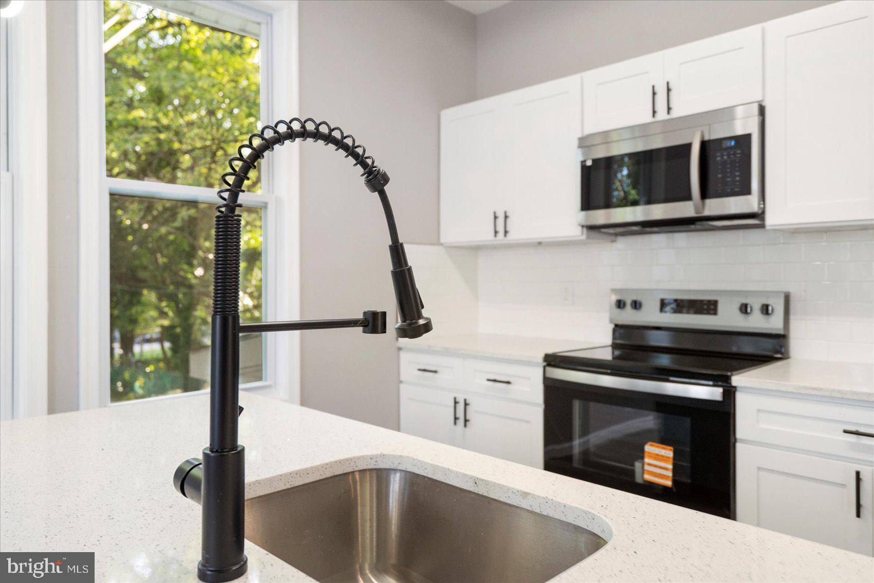 3907 FLEETWOOD AVENUE