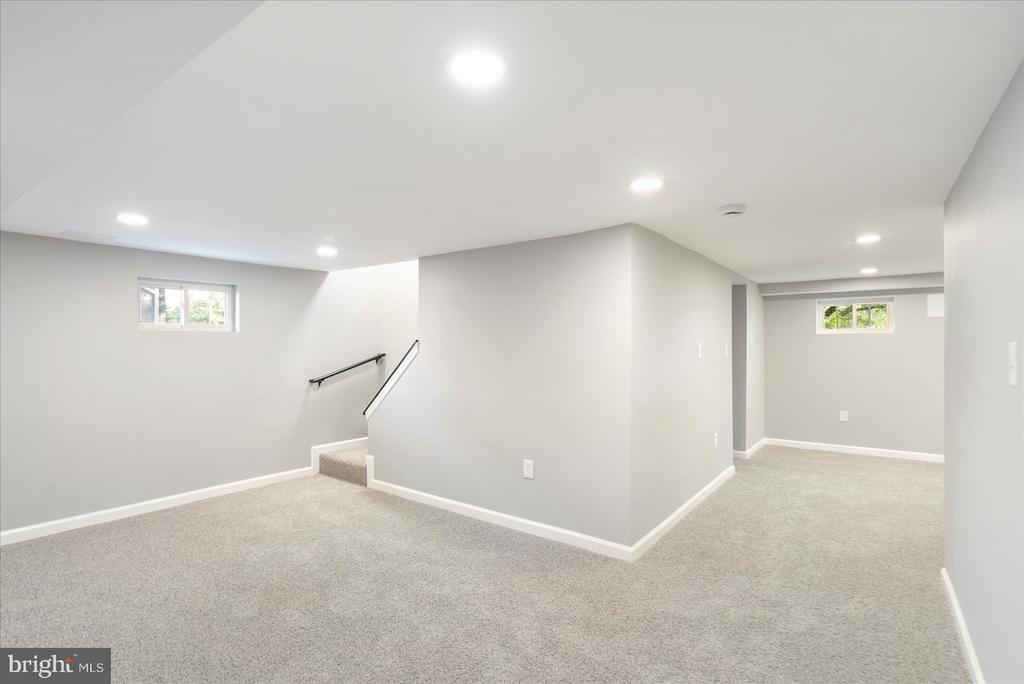 3907 FLEETWOOD AVENUE