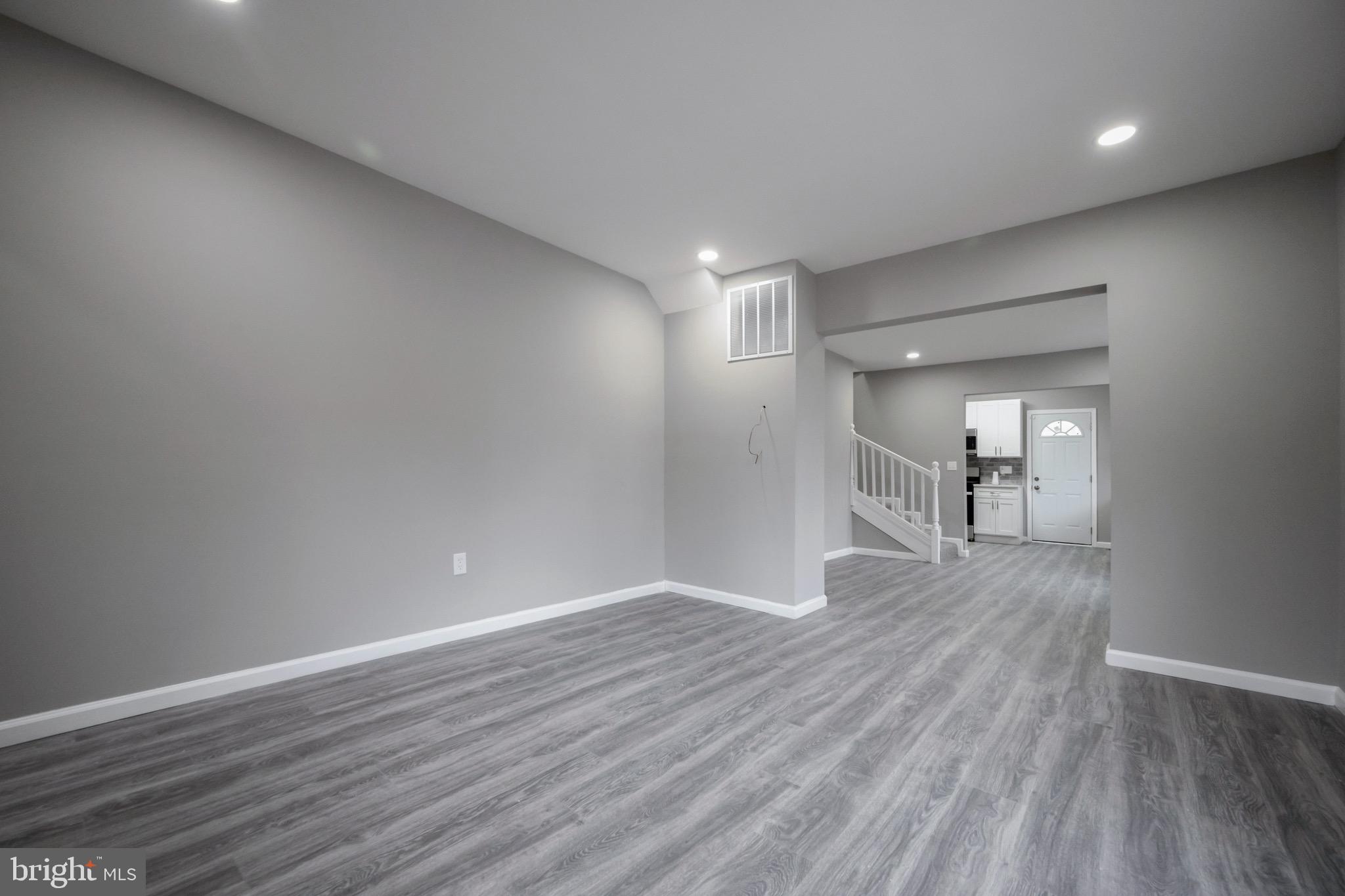 3809 N ROGERS AVENUE