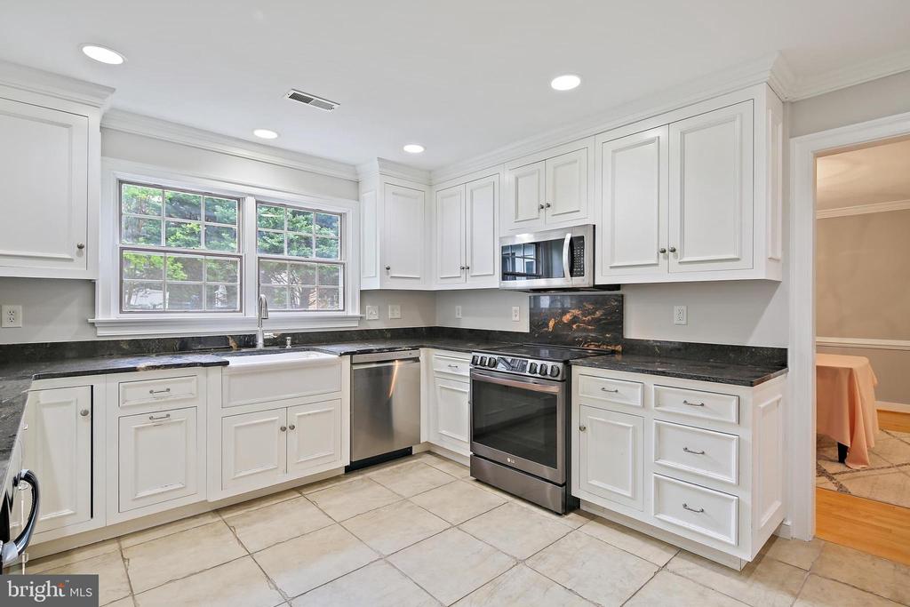 4 Old Elm Ct