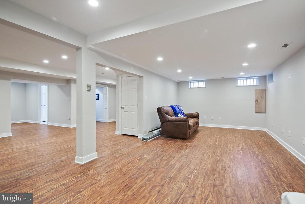 4 Old Elm Ct