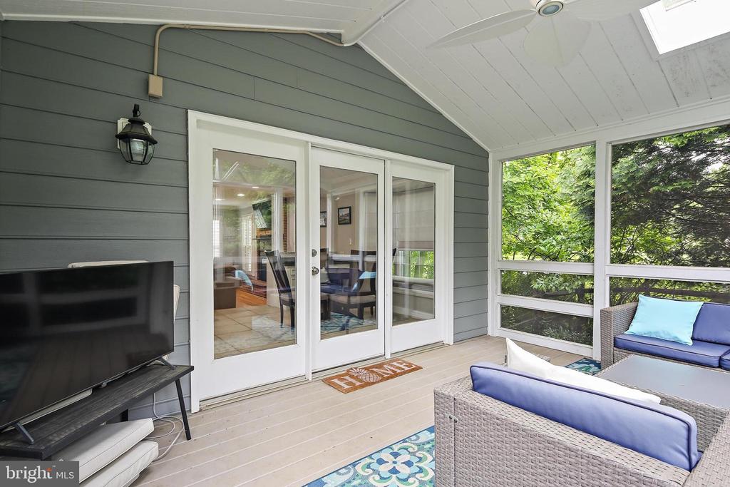 4 Old Elm Ct