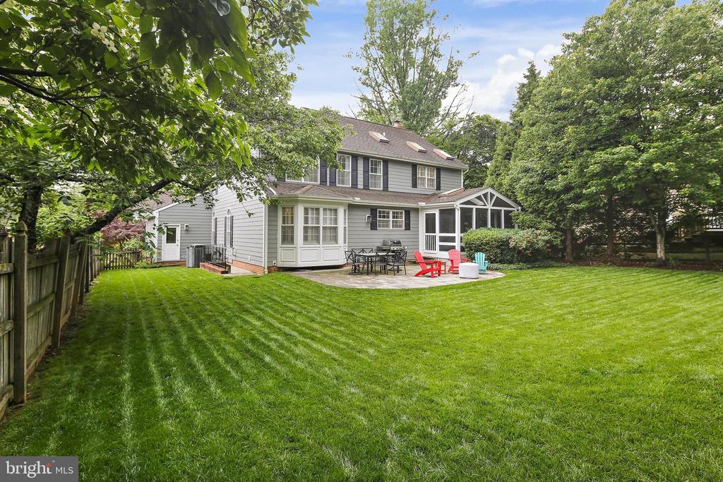 4 Old Elm Ct