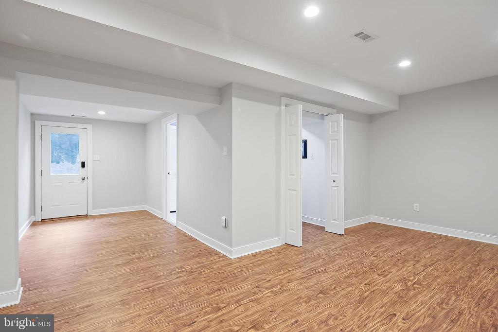 4 Old Elm Ct