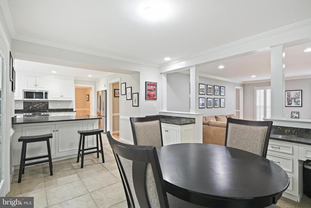 4 Old Elm Ct