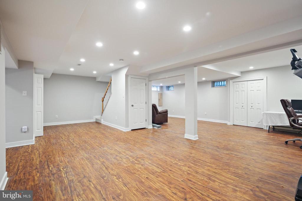 4 Old Elm Ct