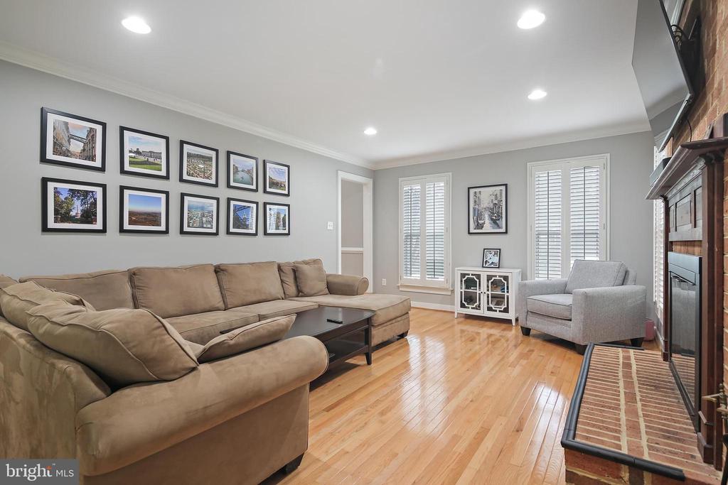 4 Old Elm Ct