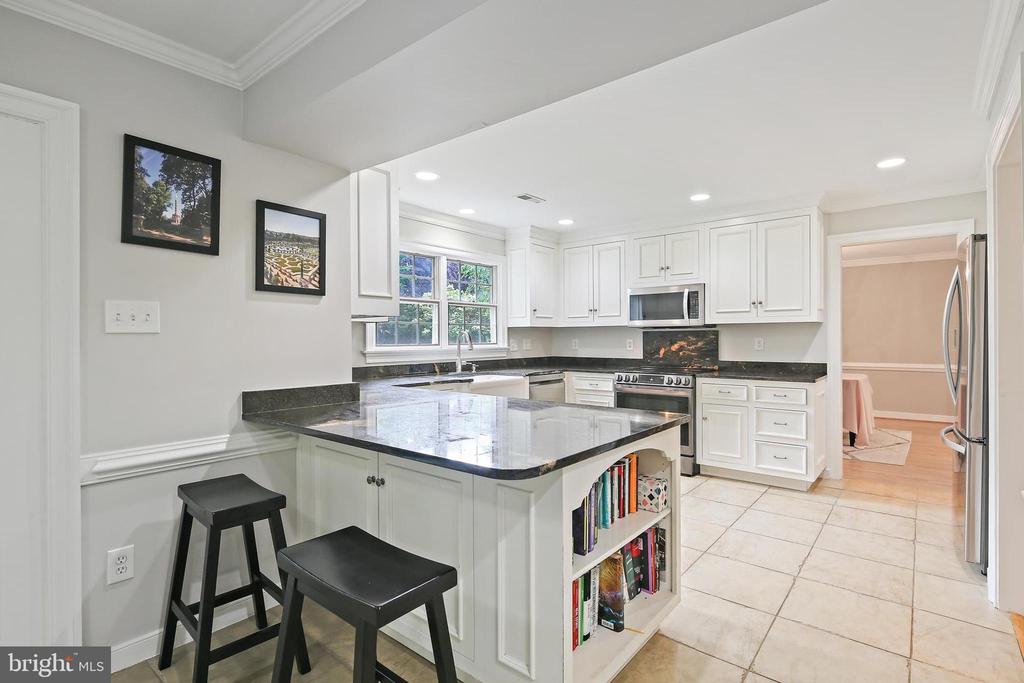 4 Old Elm Ct
