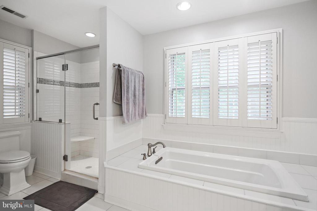 4 Old Elm Ct