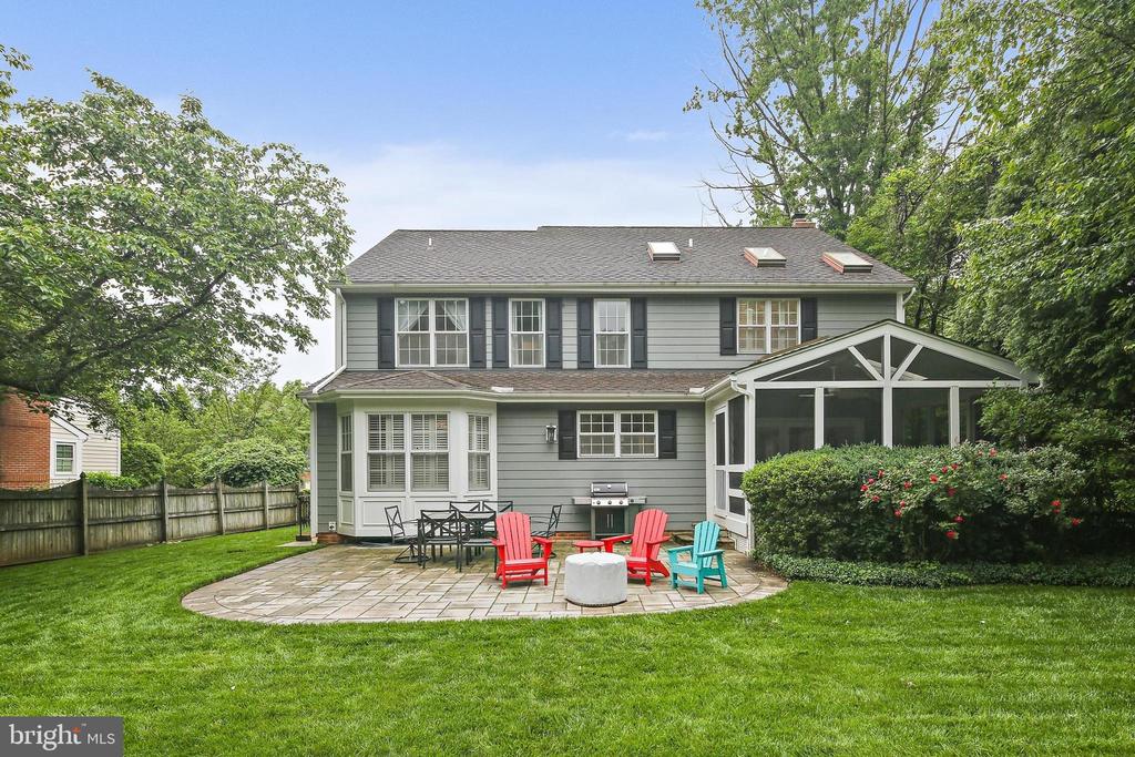 4 Old Elm Ct