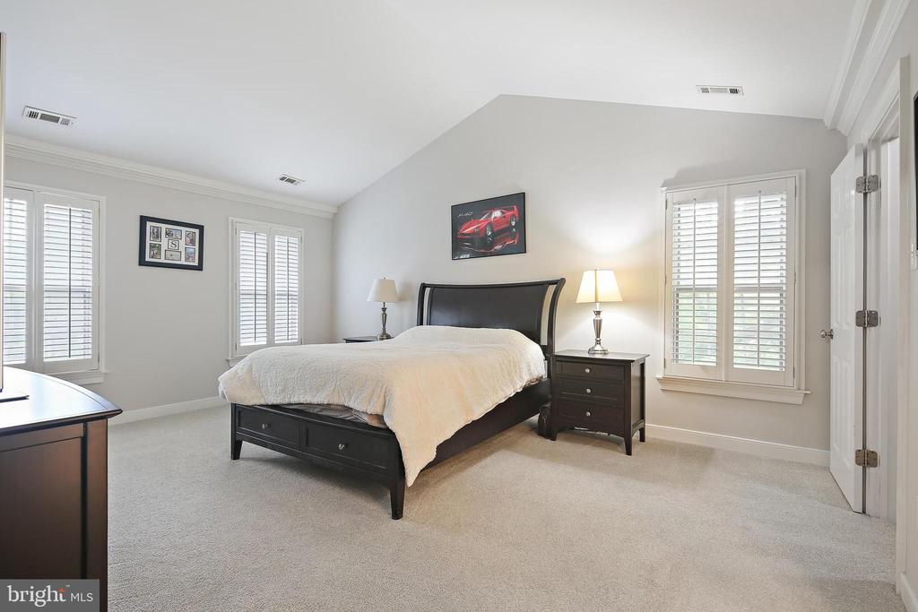 4 Old Elm Ct