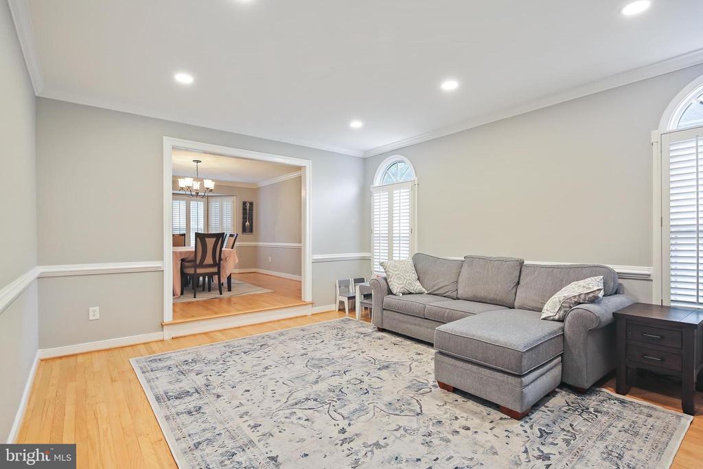 4 Old Elm Ct