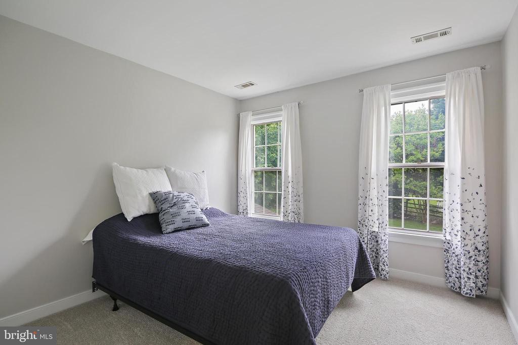 4 Old Elm Ct