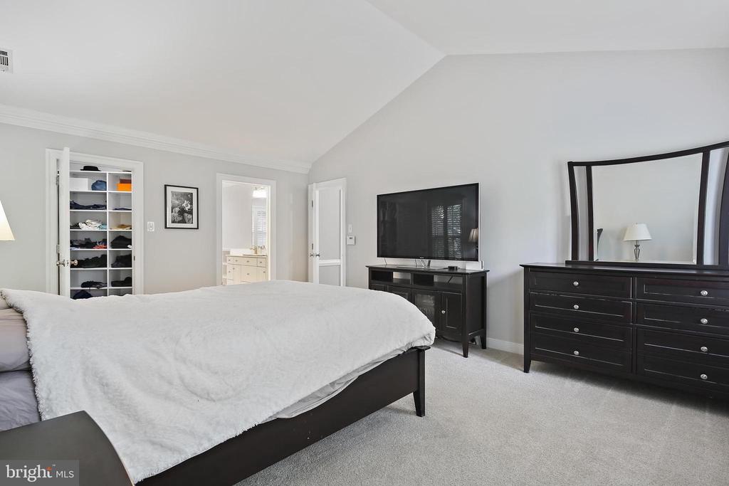 4 Old Elm Ct