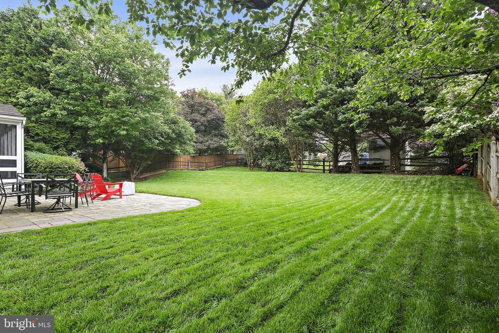 4 Old Elm Ct