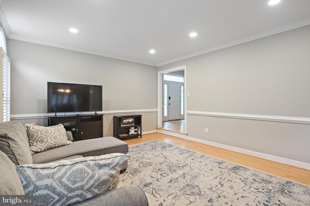 4 Old Elm Ct