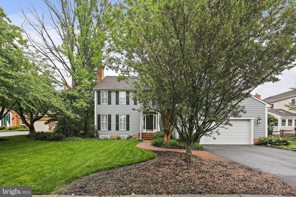 4 Old Elm Ct