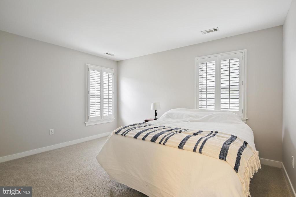 4 Old Elm Ct