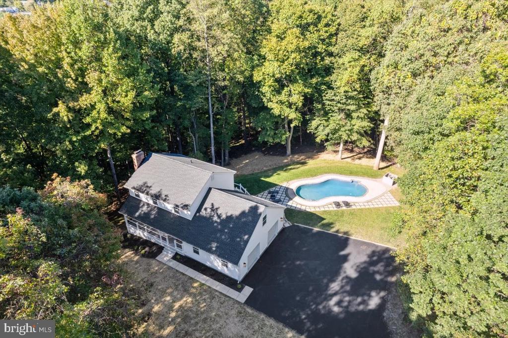 140 Honeysuckle Ln