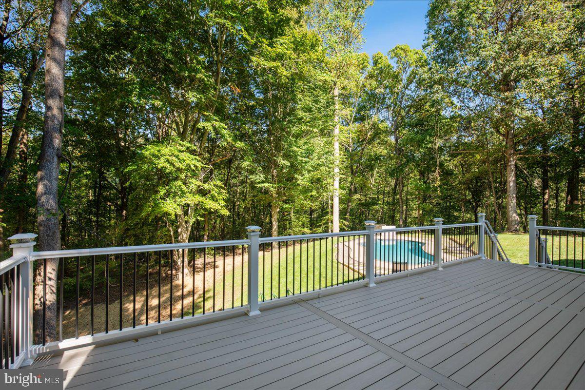 140 Honeysuckle Ln