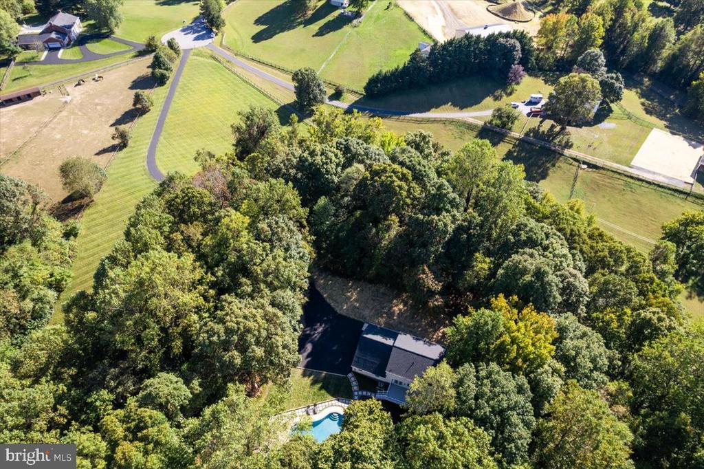 140 Honeysuckle Ln