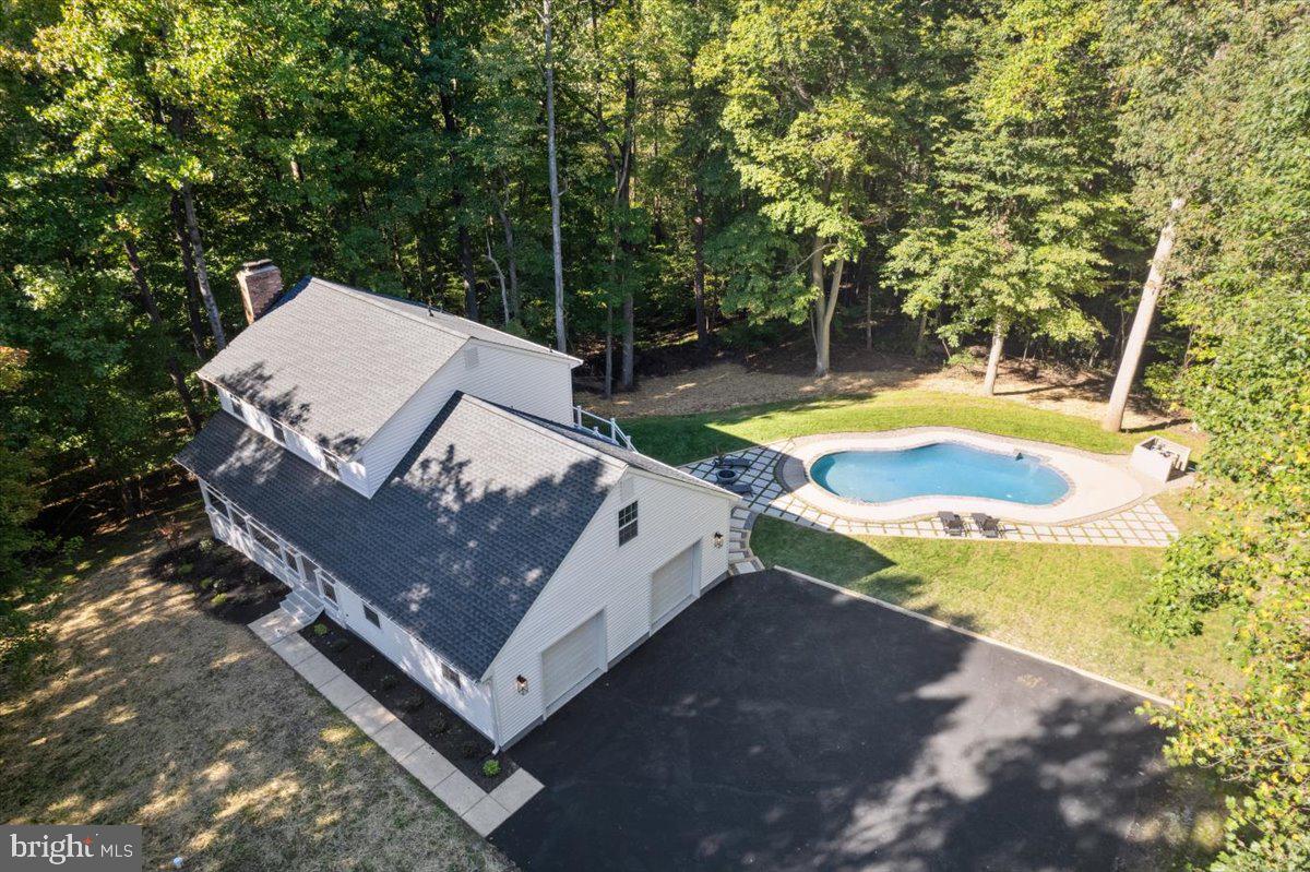 140 Honeysuckle Ln