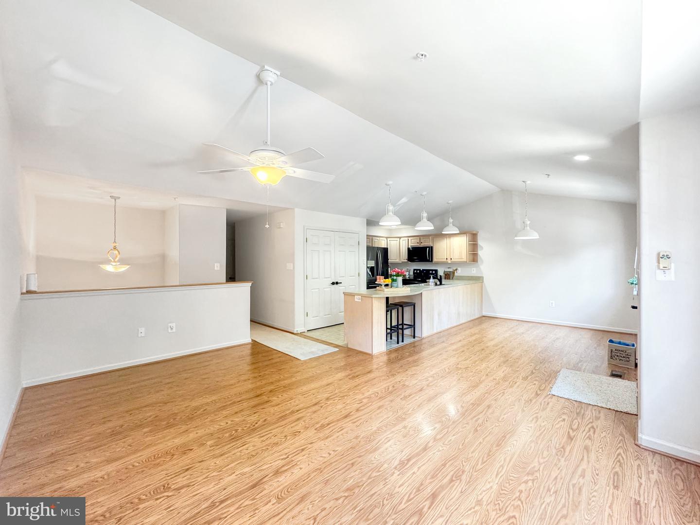 215 Westlake Blvd