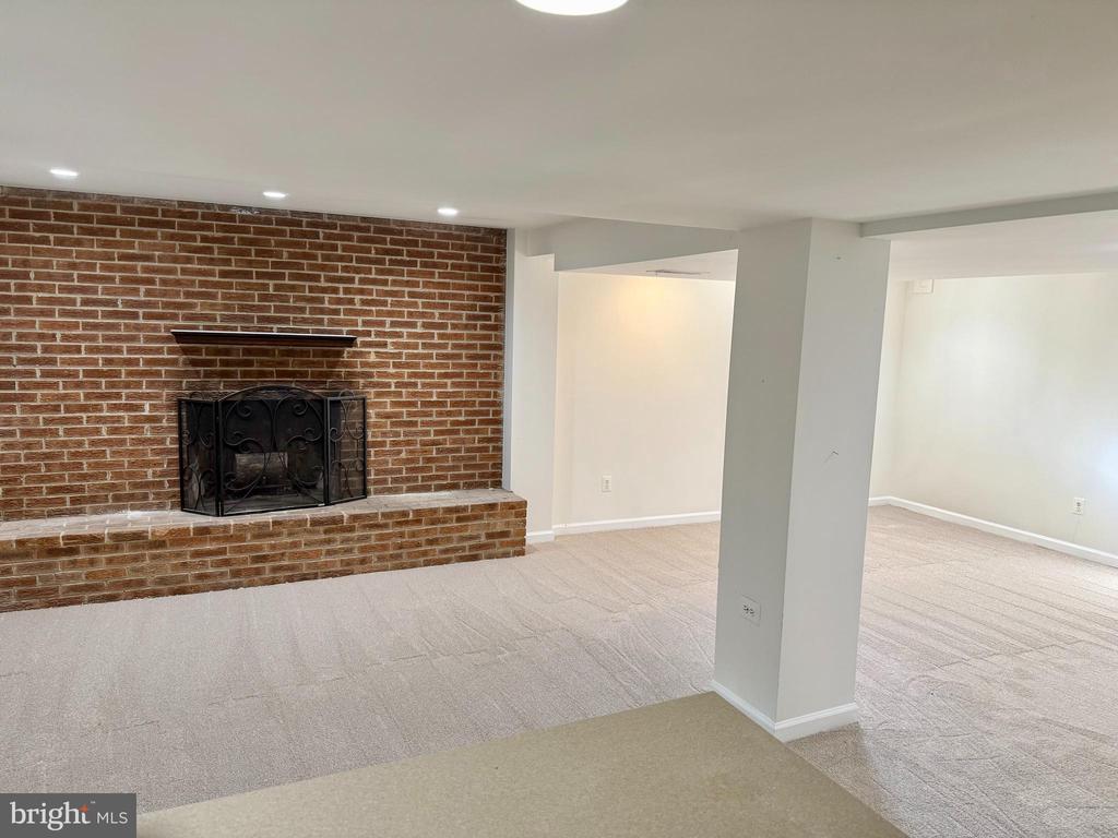 1606 THOMAS RD