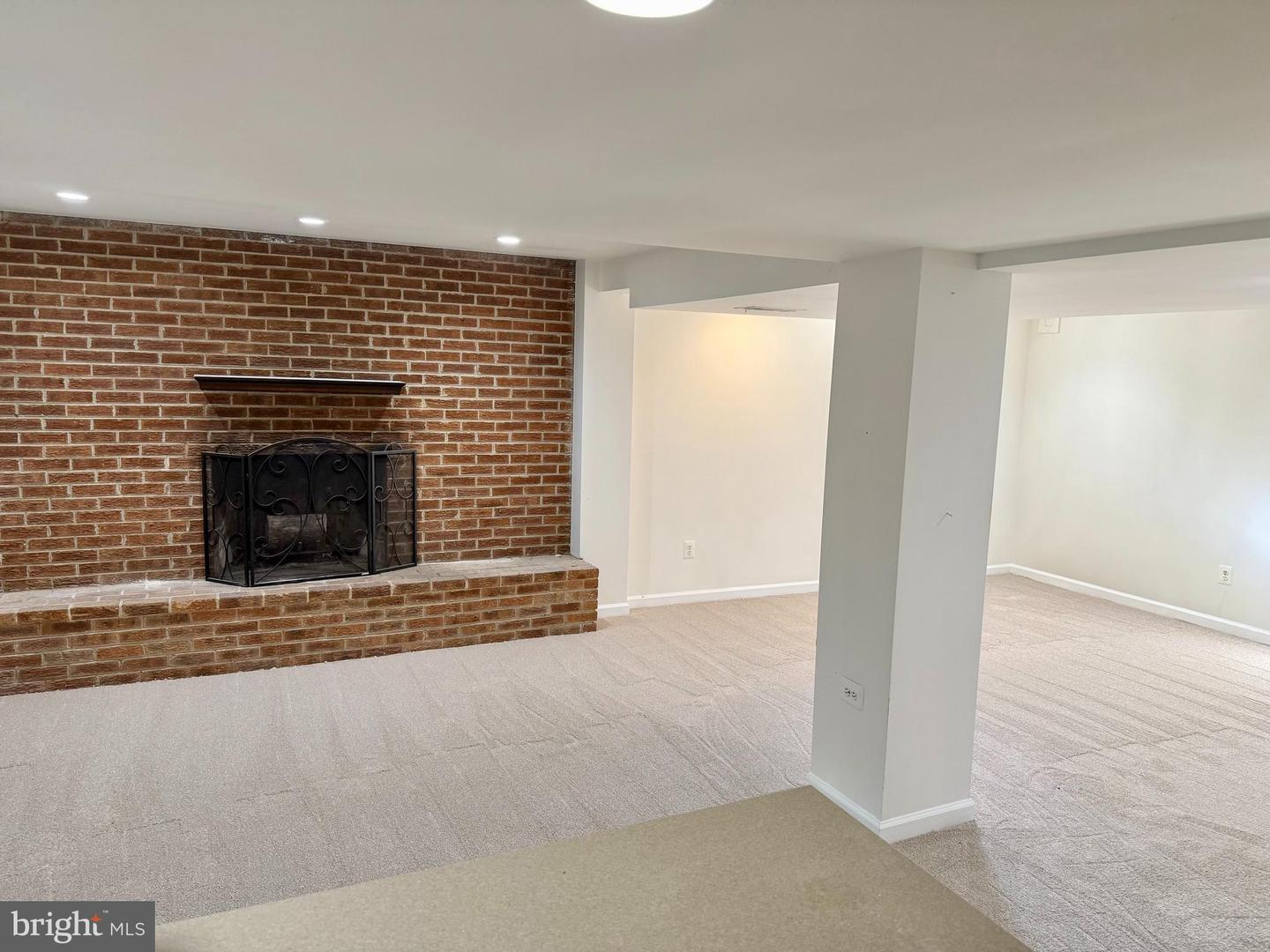 1606 THOMAS RD