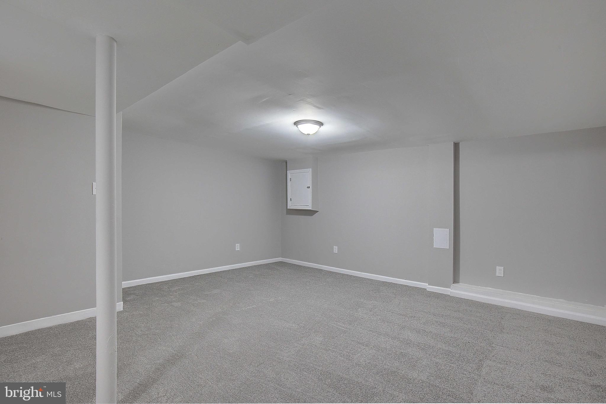 178 DAIMLER DRIVE 44