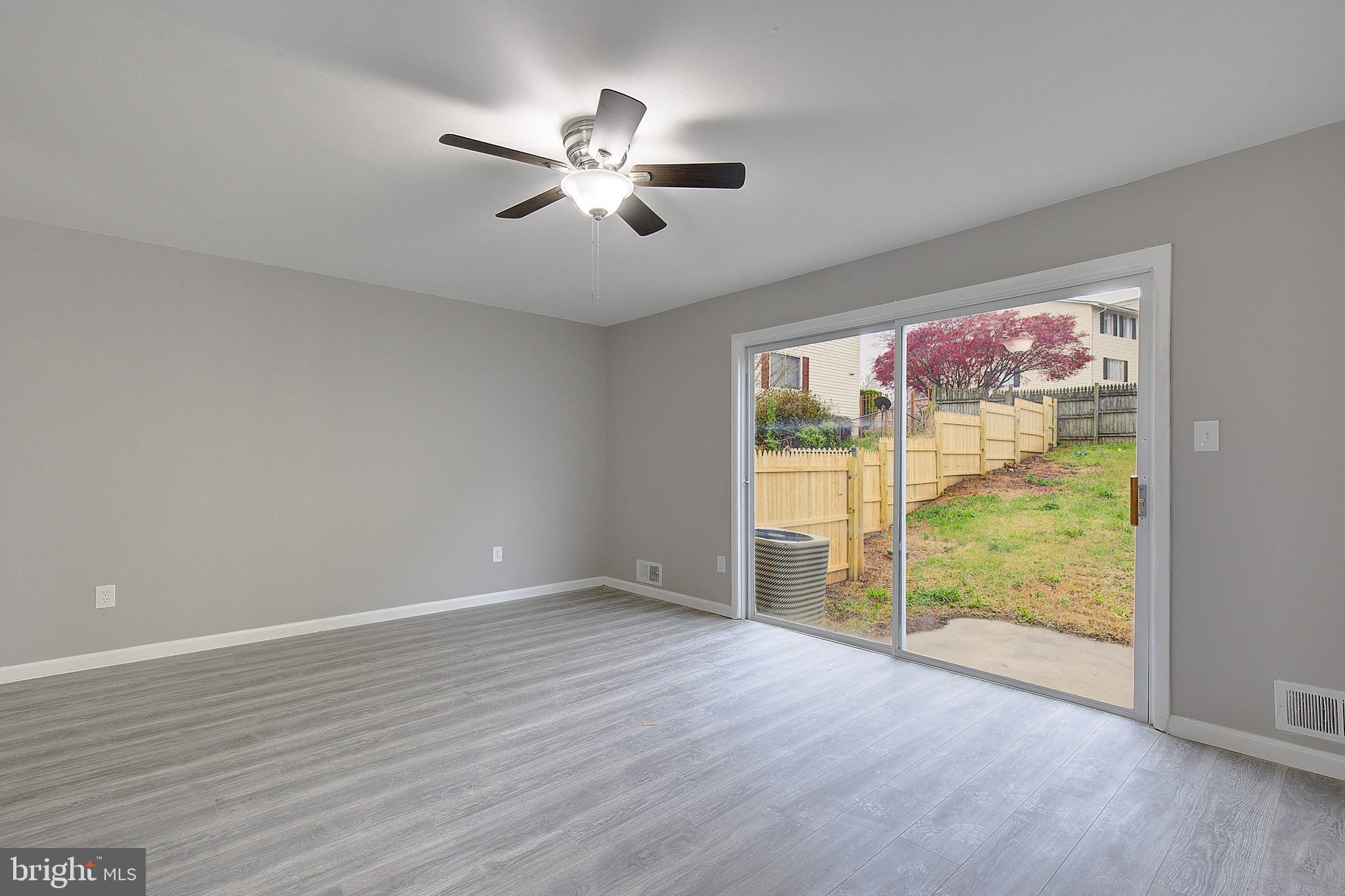 178 DAIMLER DRIVE 44