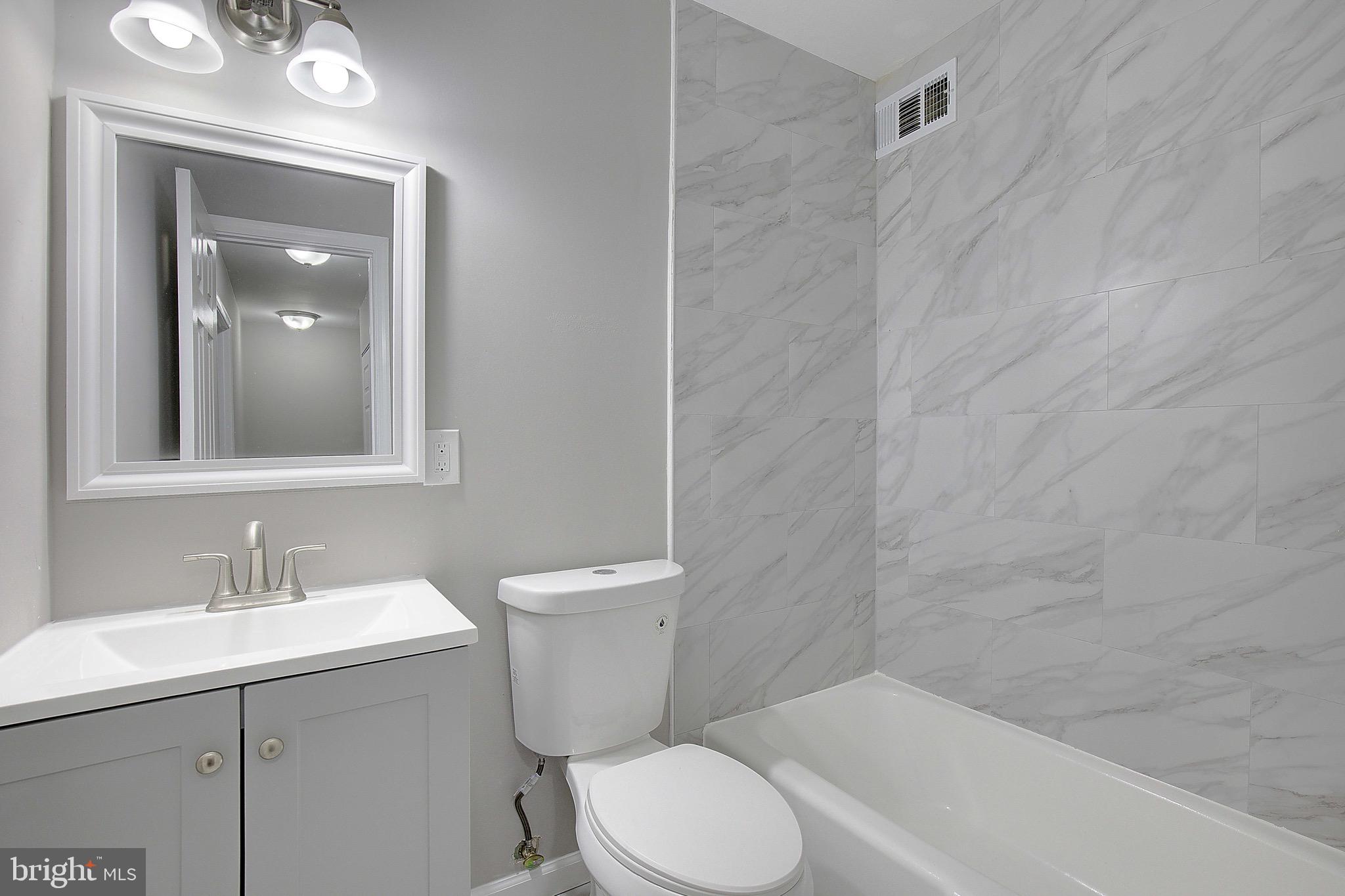 178 DAIMLER DRIVE 44