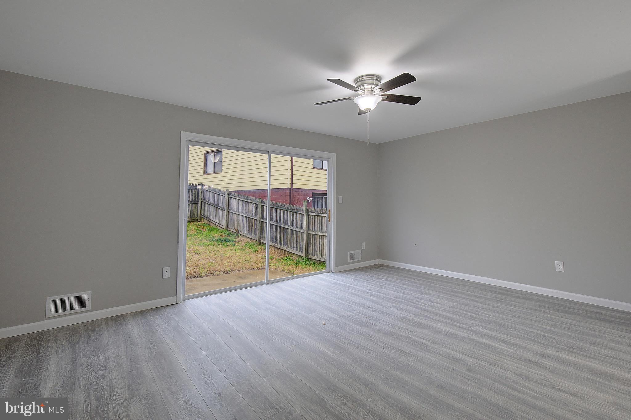 178 DAIMLER DRIVE 44