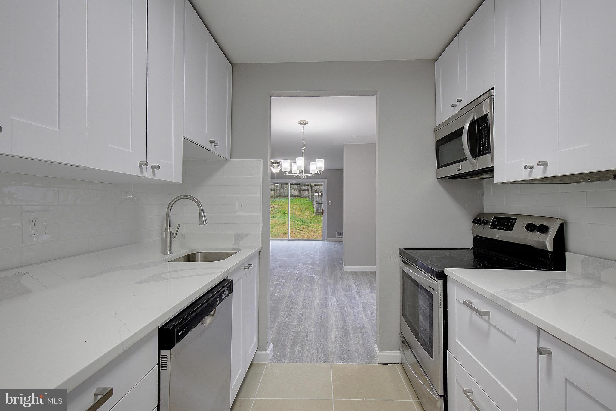 178 DAIMLER DRIVE 44