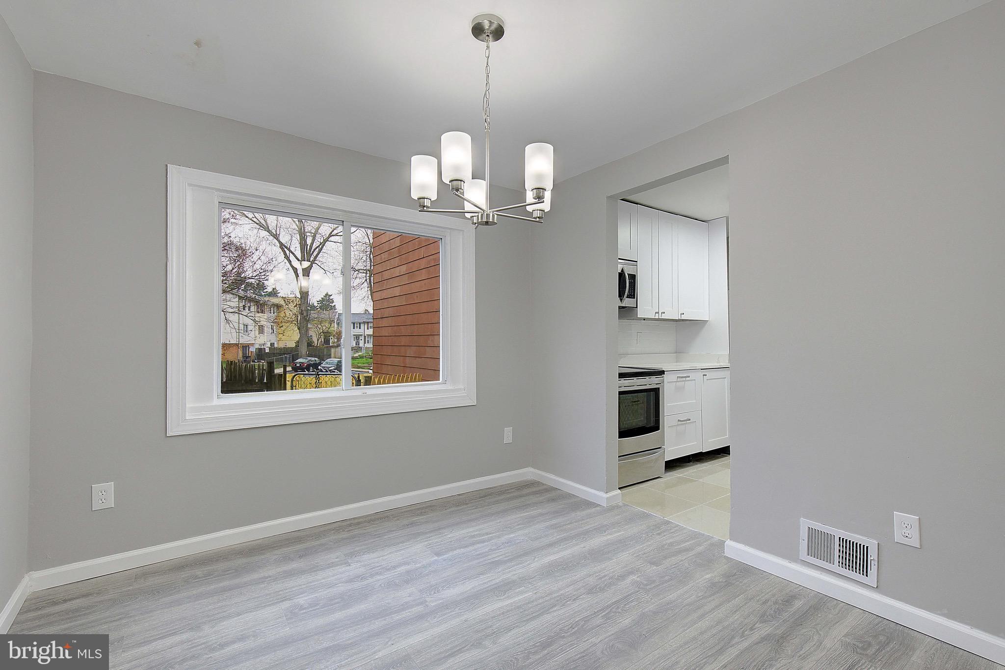 178 DAIMLER DRIVE 44