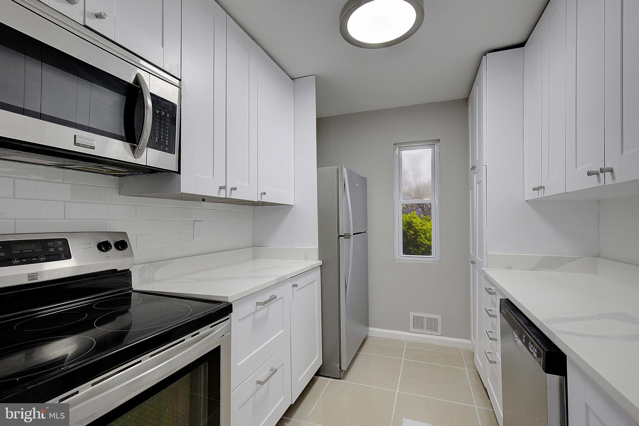 178 DAIMLER DRIVE 44