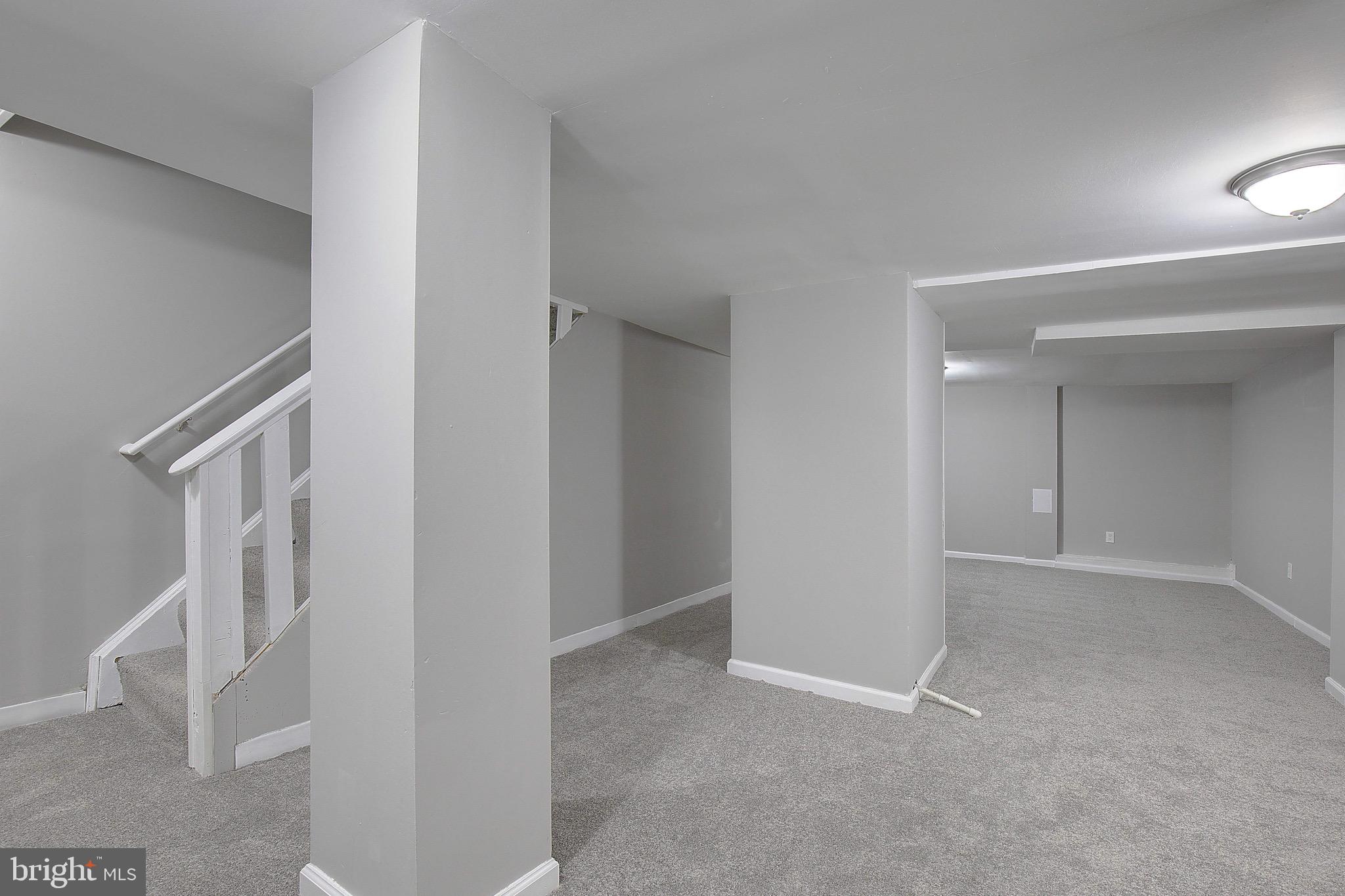 178 DAIMLER DRIVE 44