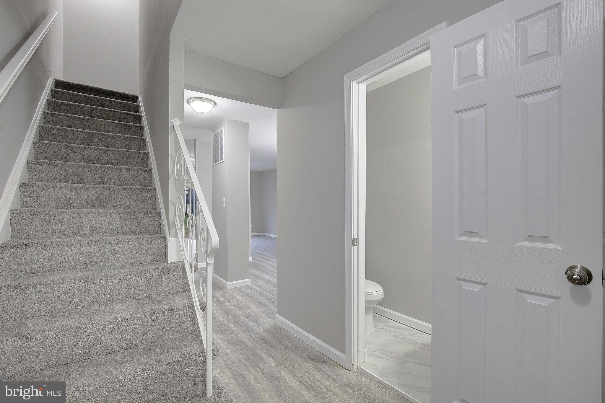 178 DAIMLER DRIVE 44