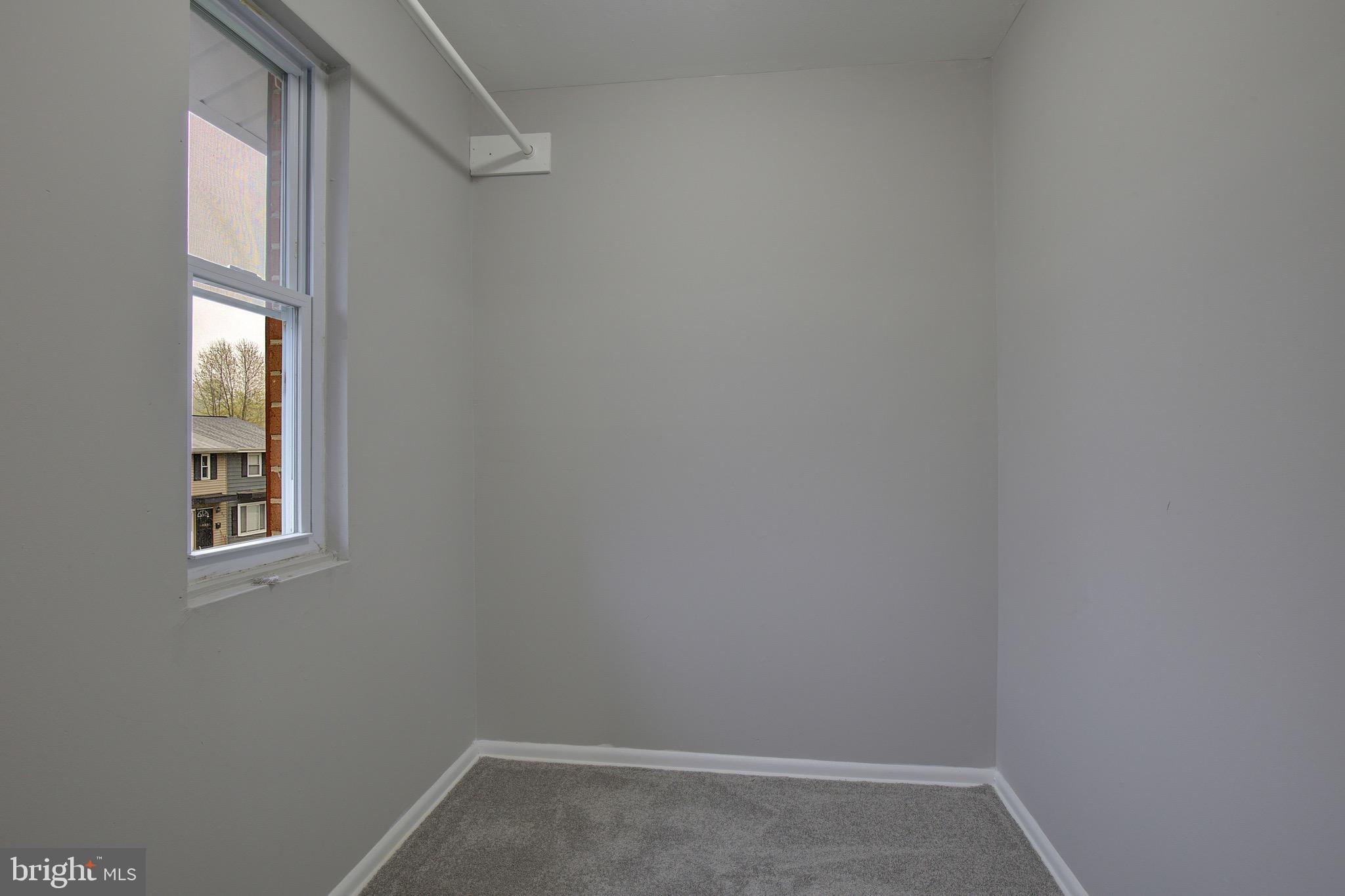 178 DAIMLER DRIVE 44