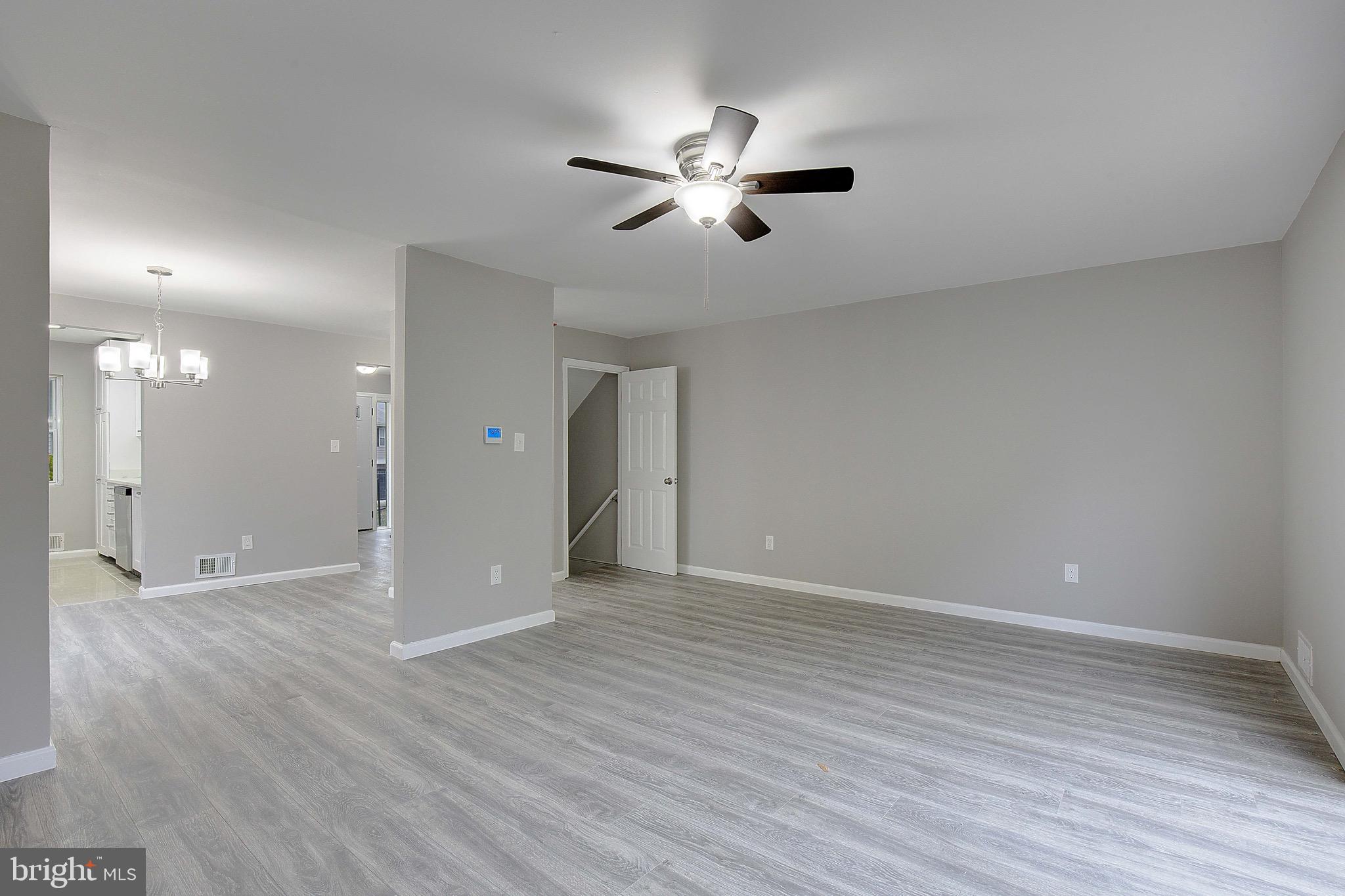 178 DAIMLER DRIVE 44