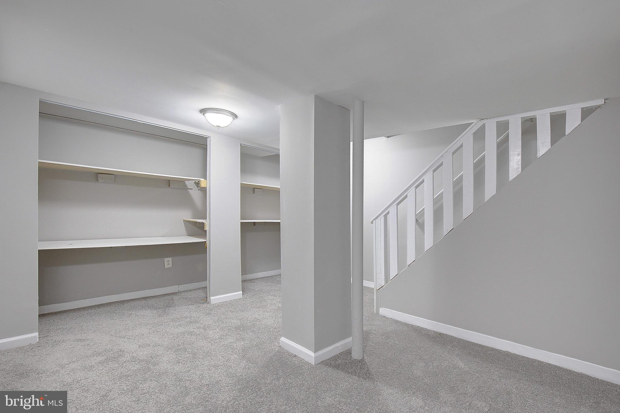 178 DAIMLER DRIVE 44