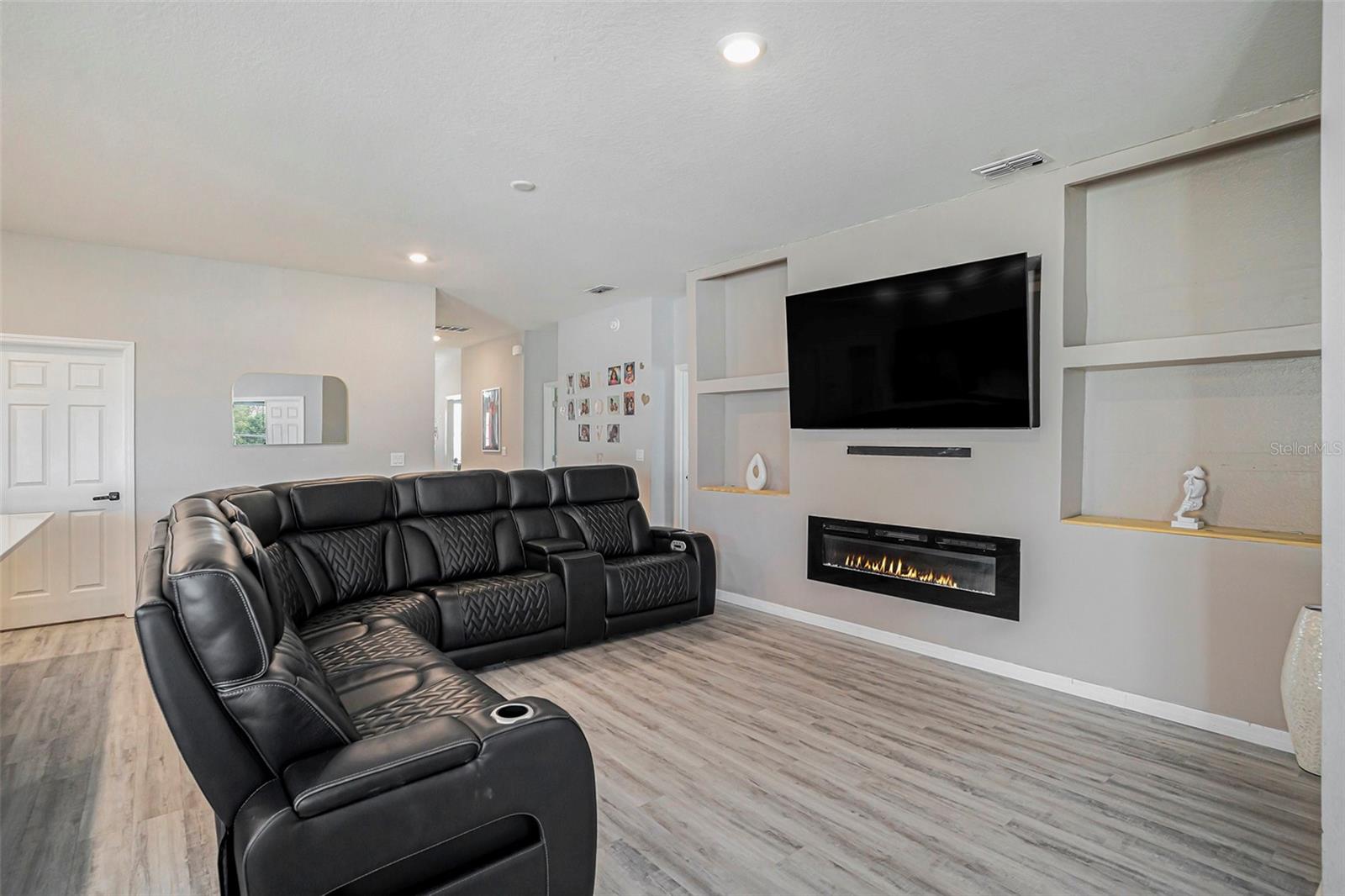7066 VICTORIA RD