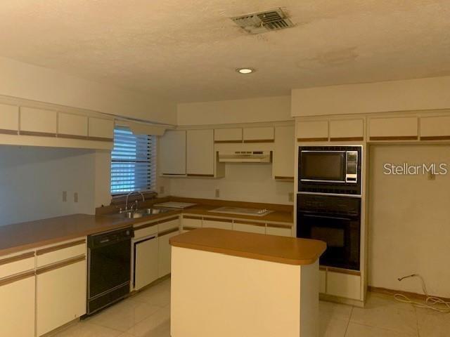 35209 DOLPHIN LAKE DR