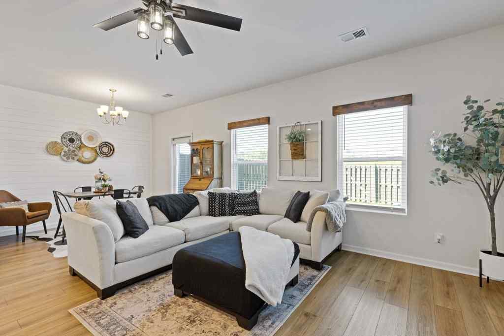 60 Huntley Trace