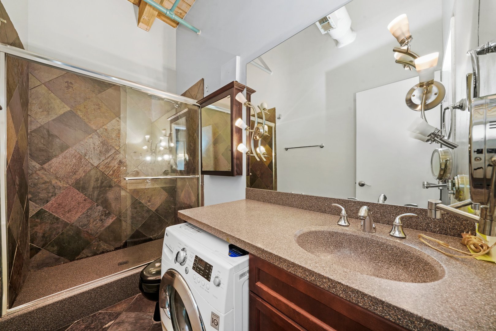 225 W Huron Street Unit: 619