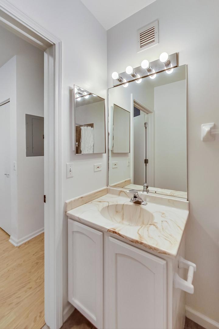 630 N State Street Unit: 2004