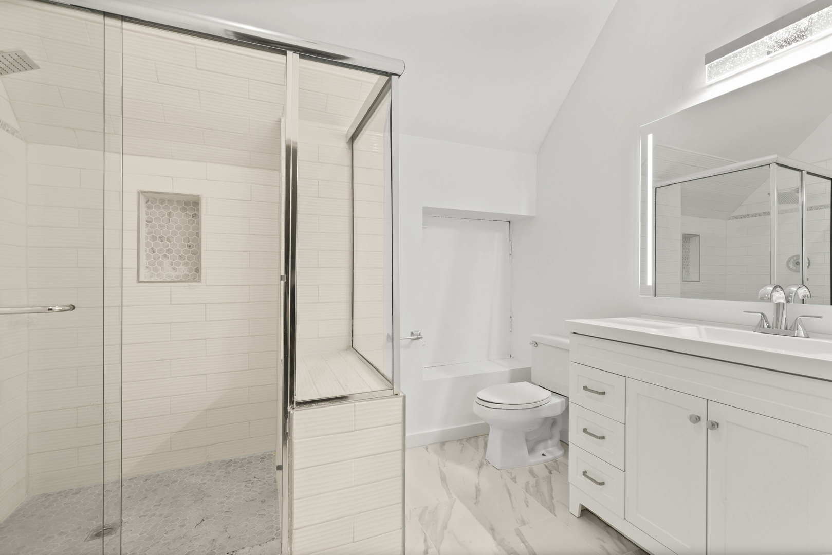 1409 W Superior Street Unit: 3R