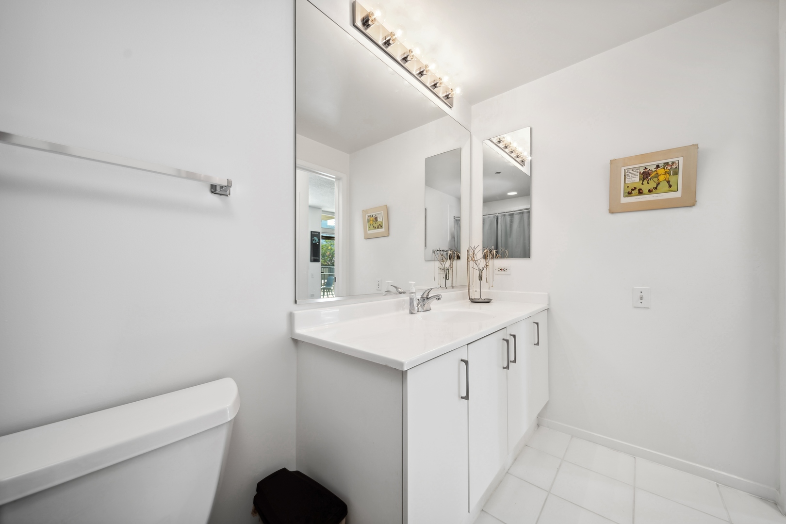 600 N Kingsbury Street Unit: 712