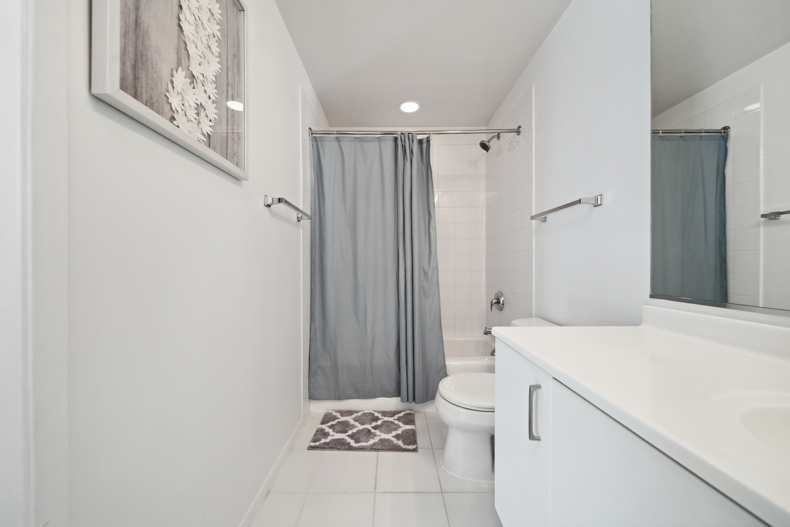 600 N Kingsbury Street Unit: 712
